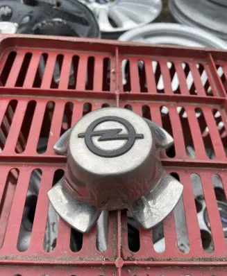 Opel Frontera A Original wheel cap