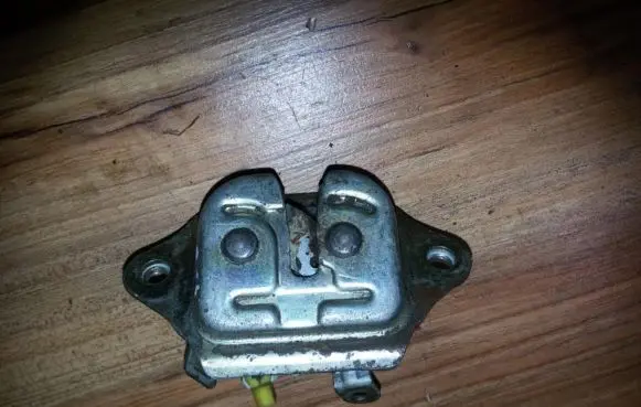 Peugeot 806 Tailgate/trunk/boot lock/catch/latch
