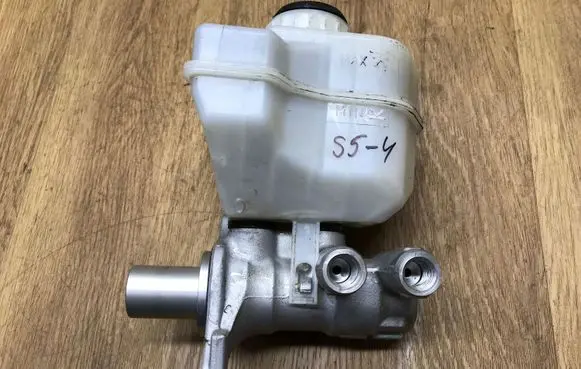 Land Rover Range Rover L405 Brake fluid reservoir 32669621