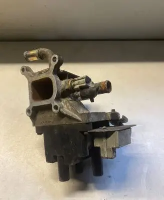 Ford Mondeo Mk III Thermostat/thermostat housing 1S7G8K556AH D885