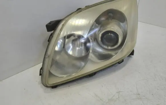 Toyota Avensis T250 Headlight/headlamp