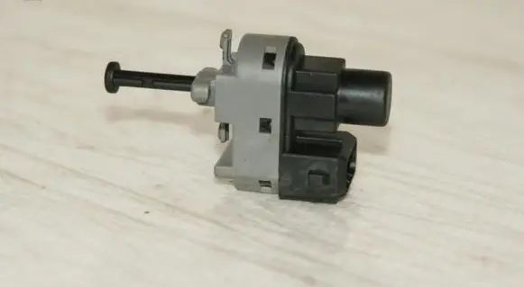 Ford Mondeo Mk III Brake pedal sensor switch 93BB13480AF 1119830