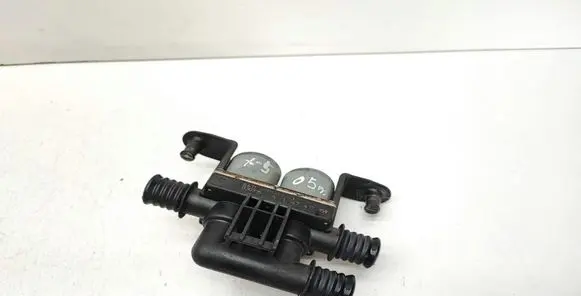 BMW X5 E53 Coolant heater control valve 6906652 64116906652