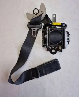 Infiniti Q50 Front seatbelt