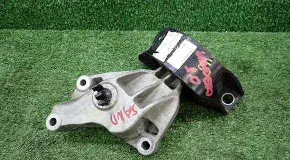 Dacia Sandero III Engine mount bracket 113752043R