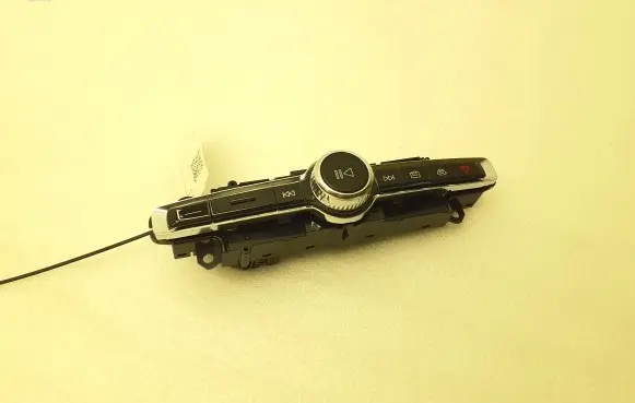 Volvo XC40 Head unit multimedia control P31456673 22W136