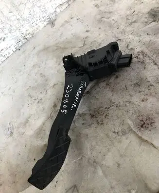 Volkswagen Touran III Accelerator throttle pedal 5q1723503j