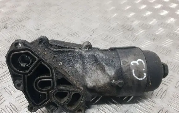 Citroen C3 Oil filter mounting bracket