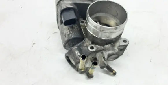 Volkswagen Golf V Throttle valve 06A133062AT