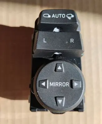 Hyundai i30 Wing mirror switch
