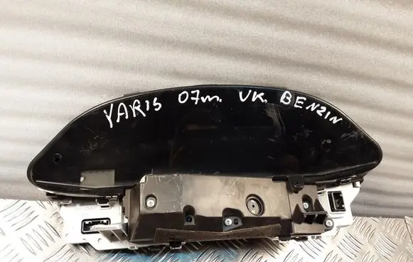 Toyota Yaris Speedometer (instrument cluster) 838000D650D