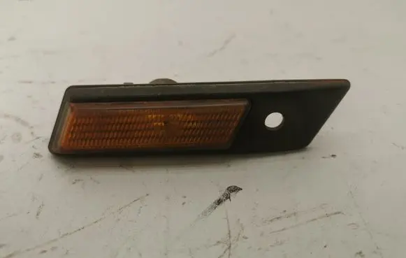 BMW 3 E36 Front fender indicator light 8357050