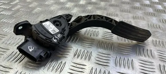 Accelerator throttle pedal