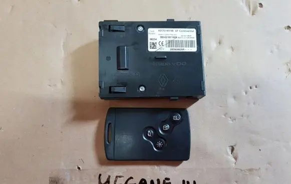 Renault Megane III Ignition key/card 