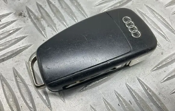 Audi TT TTS Mk2 Ignition key/card 8P0837220D