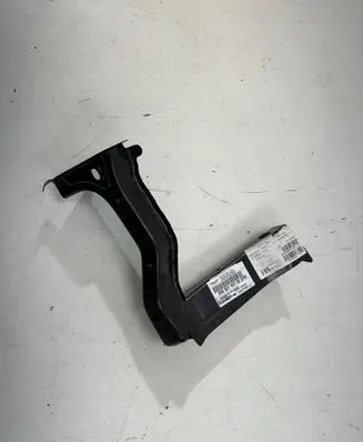 Porsche Cayenne (92A) Fender mounting bracket 7P5805853