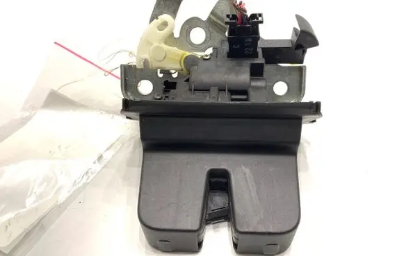Skoda Superb B6 (3T) Tailgate exterior lock 3T9827520