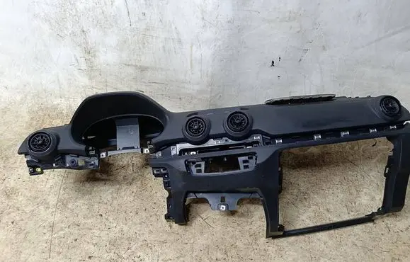 Audi Q2 - Dashboard 81B858041 204001L0000 180620180938