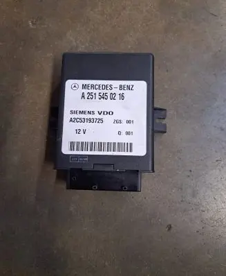 Mercedes-Benz E W211 Air suspension control unit module (rear) A2515450216 A2C53193725