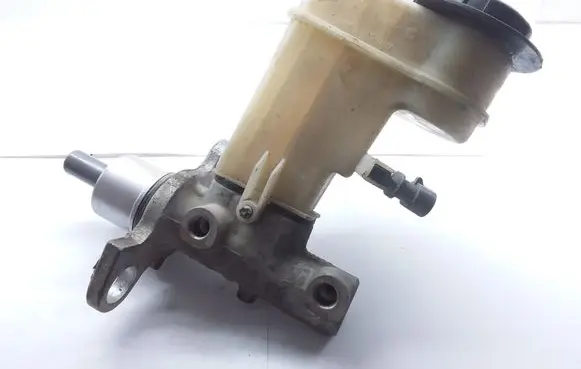 Opel Signum Master brake cylinder 320670693 32661549