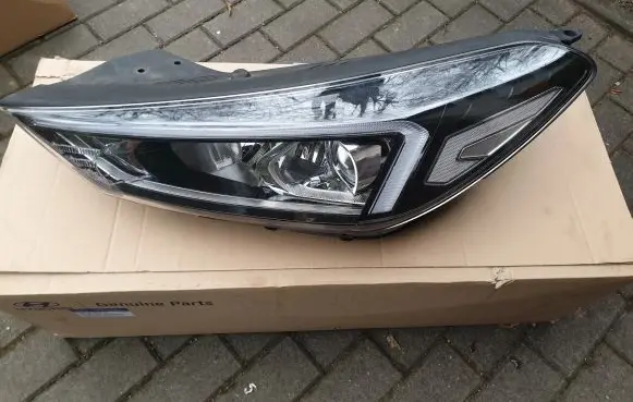 Hyundai Tucson TL Headlight/headlamp 92101D7600