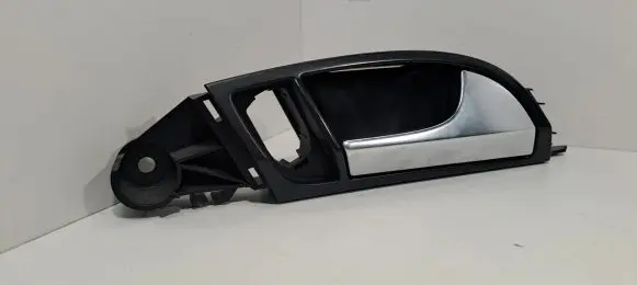 Audi Q7 4L Front door interior handle 4L0837020