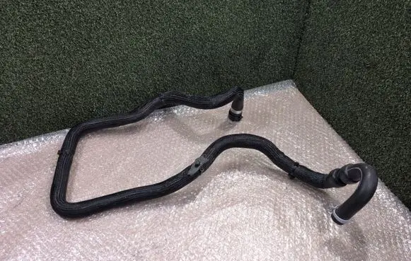 Renault Trafic III (X82) Engine coolant pipe/hose 110613261R