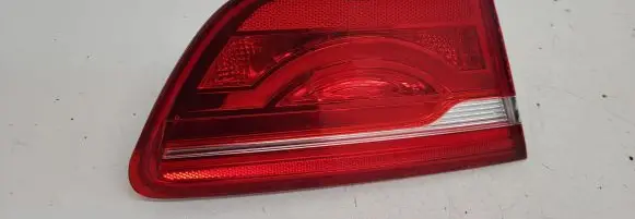 Jaguar XE Tailgate rear/tail lights
