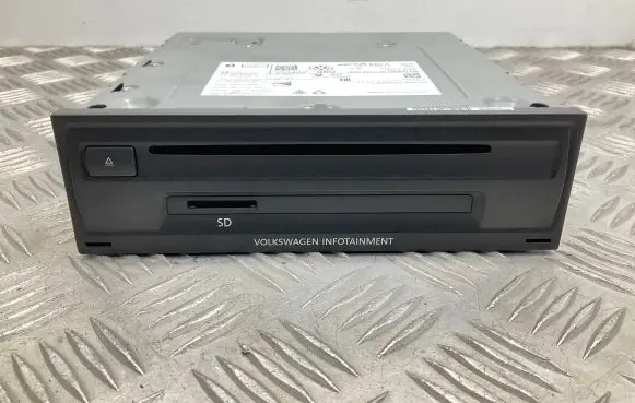 Volkswagen PASSAT B8 CD/DVD changer 3Q0035820A