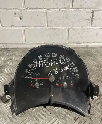 Volkswagen New Beetle Speedometer (instrument cluster)