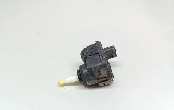 Opel Omega B2 Headlight level adjustment motor 90492832