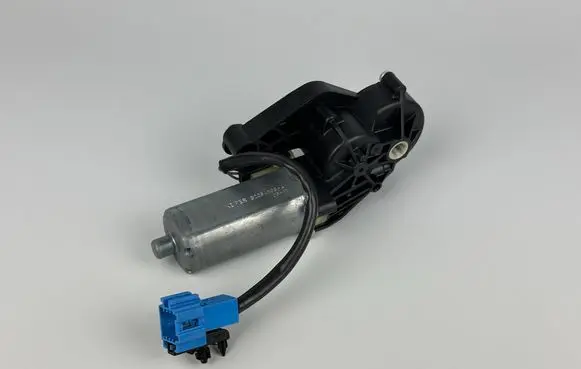 Mercedes-Benz ML W164 Seat adjustment motor 0390203206 820648064