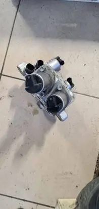 BMW 5 F10 F11 Air suspension compressor 6775258
