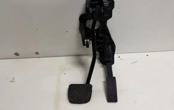 Mercedes-Benz B W247 Brake pedal A1772901000 A1773001800
