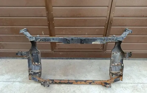 Nissan Qashqai Radiator support slam panel