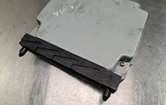 Volvo V70 Engine control unit/module 08827471A 0000055975 00322