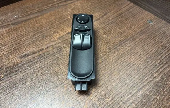 Mercedes-Benz Vito Viano W639 Electric window control switch 6395450913 A6395450913