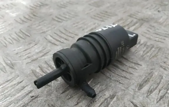 Mercedes-Benz E W212 Windscreen/windshield washer pump A2218690121