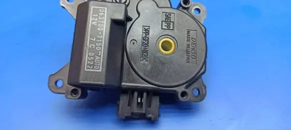 Lexus SC 430 Air flap motor/actuator 0637007150