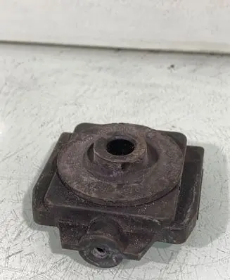 Radiator mount bracket