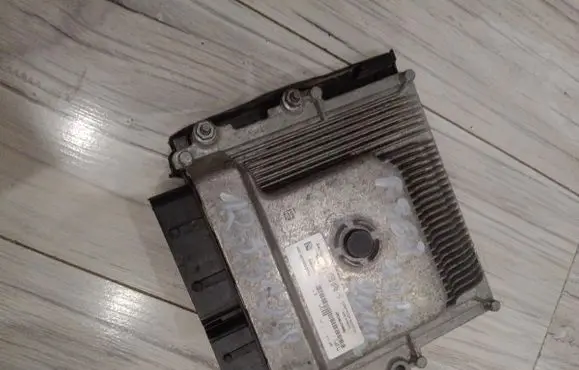 Peugeot 308 Engine control unit/module ECU 9834609880