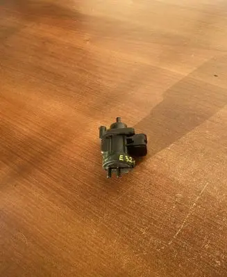 Mercedes-Benz E W210 EGR valve A0005450527 E321