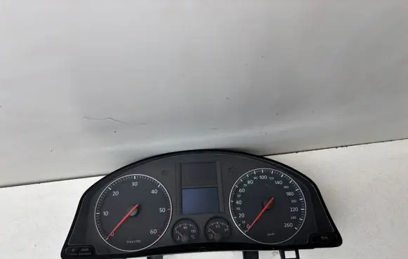 Volkswagen Jetta V Speedometer (instrument cluster) 1K0920862K
