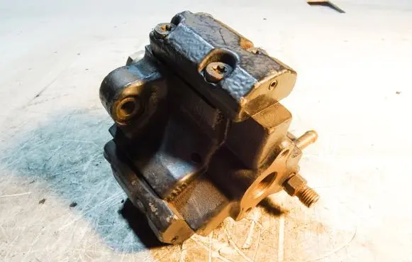 Alfa Romeo 156 Fuel injection high pressure pump 0445010007