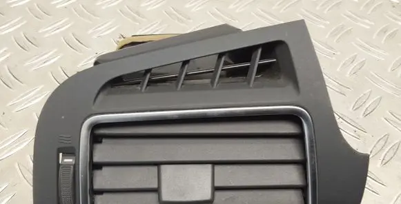 Toyota Verso Dashboard side air vent grill/cover trim 556600F020