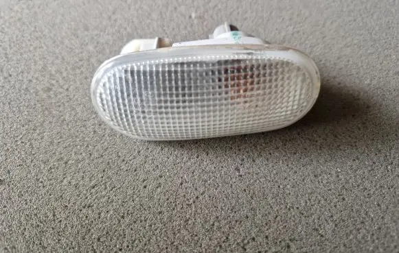 Mitsubishi L200 Front fender indicator light