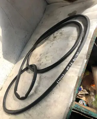Volvo XC40 Front door rubber seal