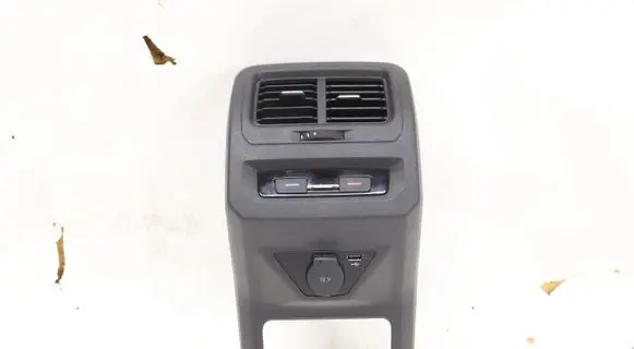 Volkswagen Touran III Dash center air vent grill 5TA8645315785696