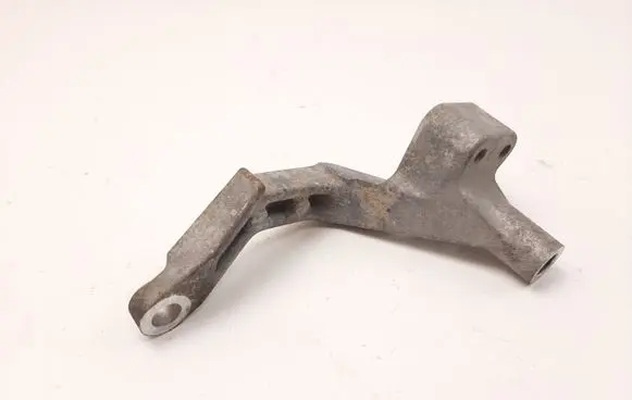 Engine mounting bracket