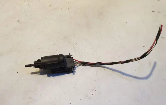 Volkswagen Touran I Brake pedal sensor switch 3B0945511A 19322007